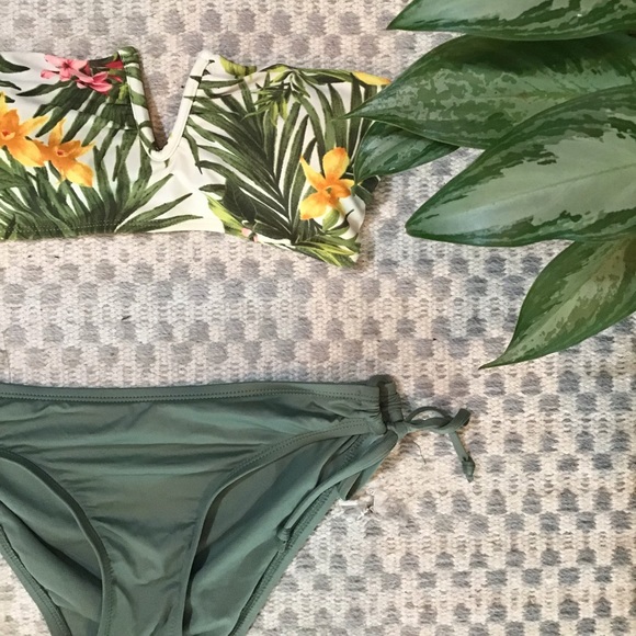 Urban Outfitters Other - Palm Leaf Strappy Back Bikini Top/Tropical